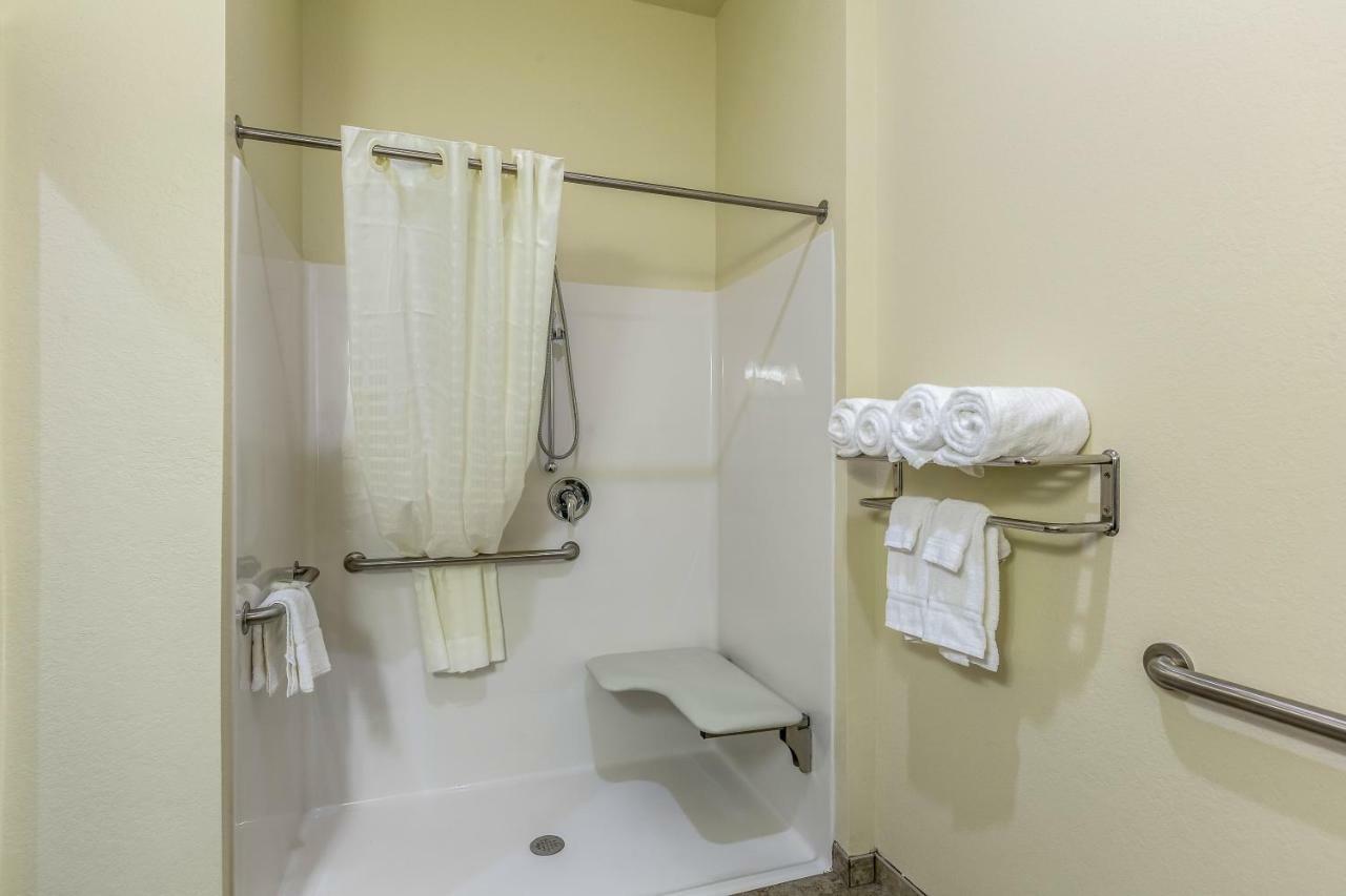 Cobblestone Inn & Suites Fairfield Bay ภายนอก รูปภาพ