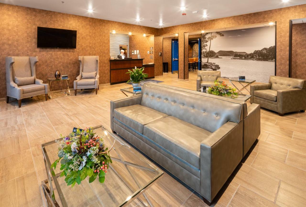 Cobblestone Inn & Suites Fairfield Bay ภายนอก รูปภาพ