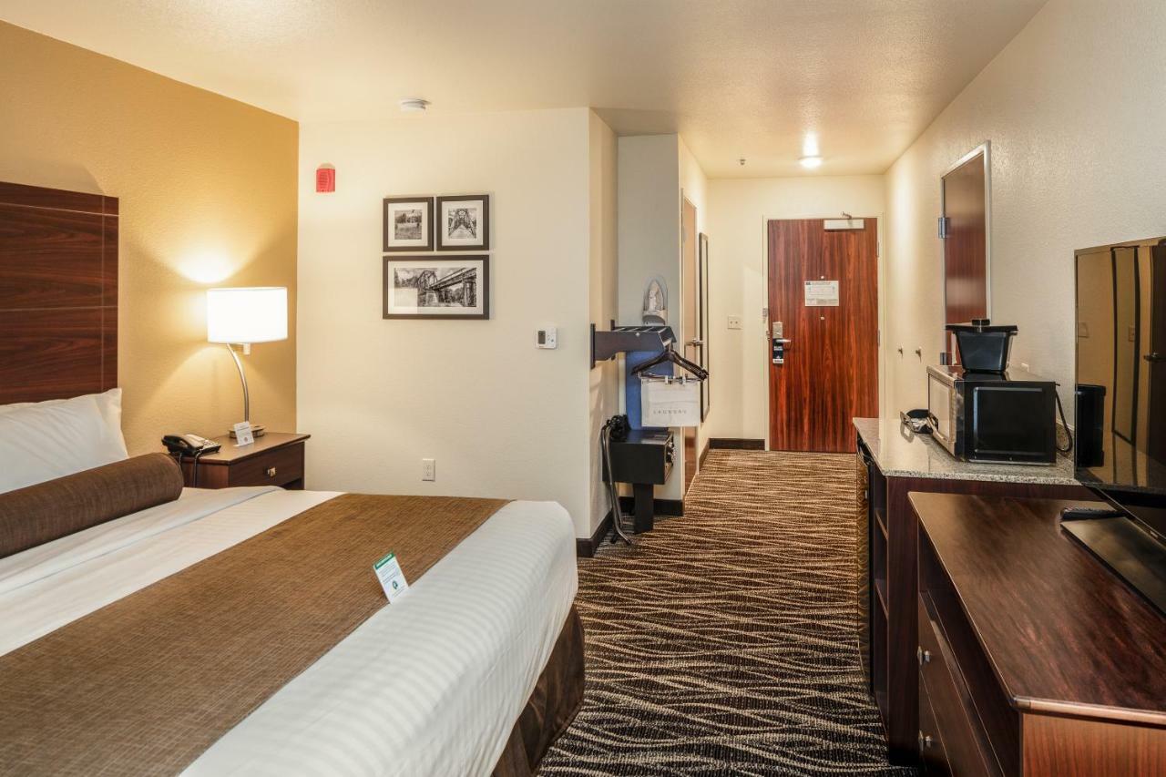 Cobblestone Inn & Suites Fairfield Bay ภายนอก รูปภาพ