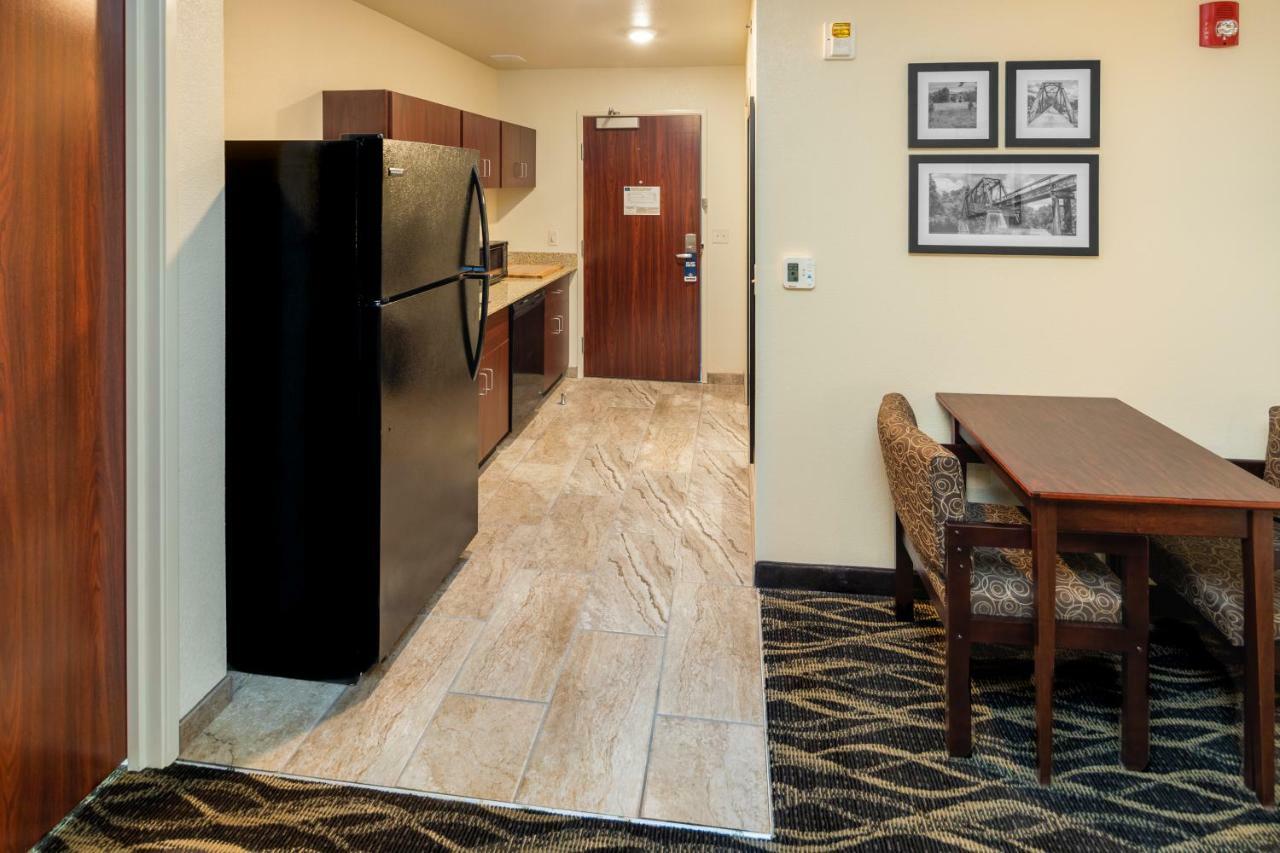 Cobblestone Inn & Suites Fairfield Bay ภายนอก รูปภาพ