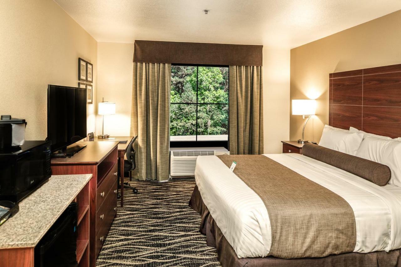 Cobblestone Inn & Suites Fairfield Bay ภายนอก รูปภาพ